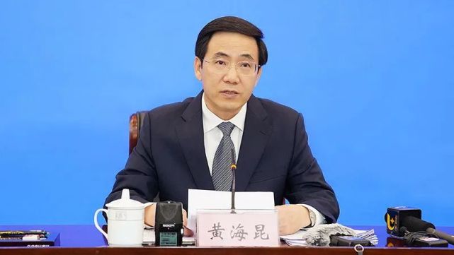 省人民政府副省长,省公安厅厅长职务,任命黄海昆为福建省公安厅厅长