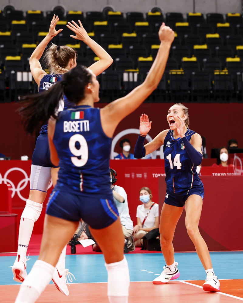 她们3-0横扫小组垫底的阿根廷女排.