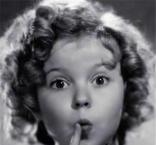 秀兰·邓波儿便是上世纪三十年代时美国儿童崇拜的偶像,是成年人心目