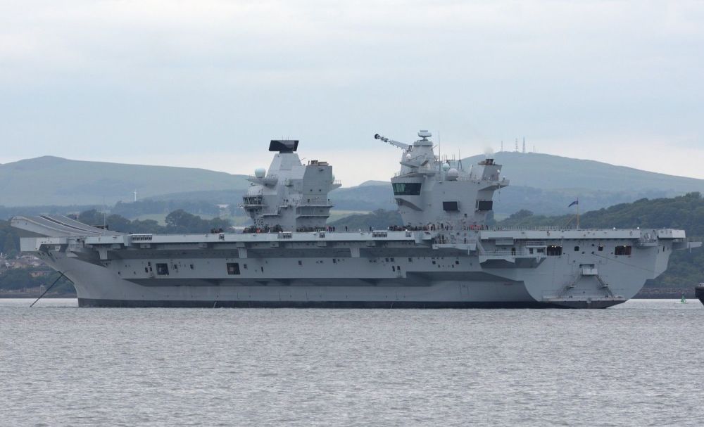 英航母闯南海英方扬言不承认九段线专家备好打狗棒