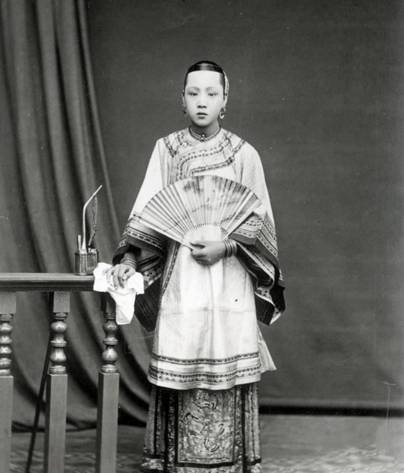 晚清李鸿章老照片:后院貌美妻妾成群,儿孙满堂成亿万富翁!