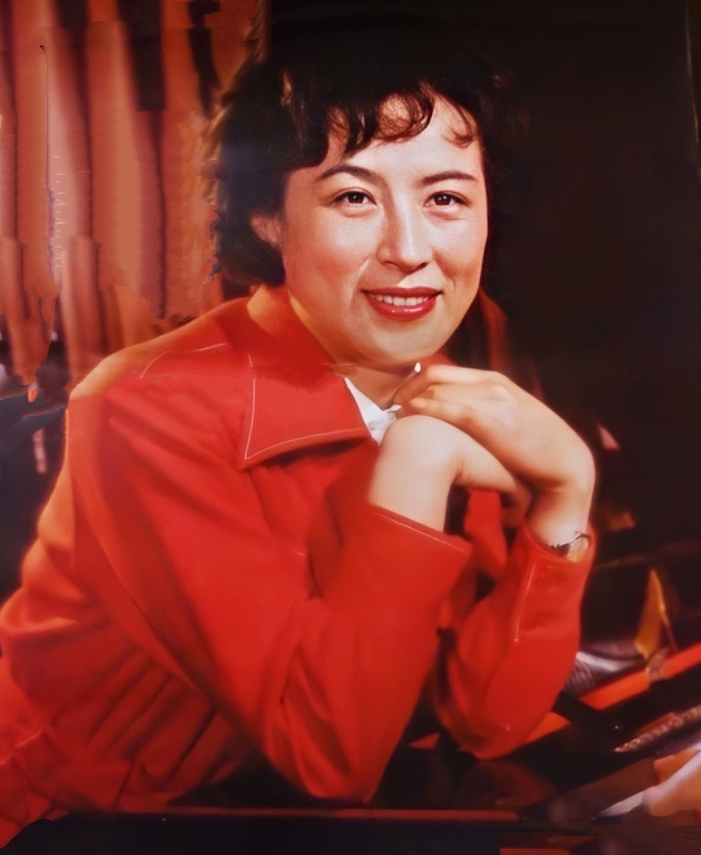 惊艳影坛的朱曼芳虽然80岁了可是美人气质仍盖不住丰满也优雅