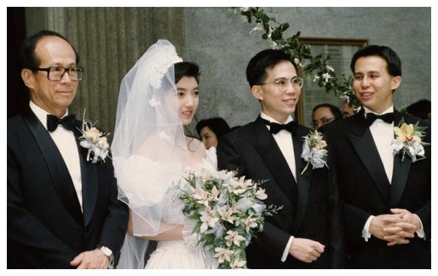 王富信结婚照片曝光,难怪出身普通的她,可以嫁给首富之子李泽钜