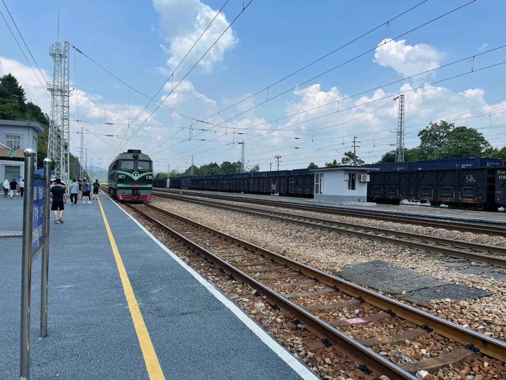 寻找最美铁路|在湖南最南小站白石渡,这里坚守着一群"铁路人"_腾讯