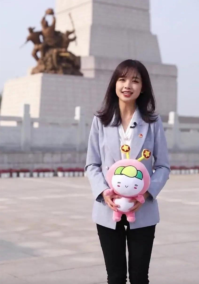 王冰冰以往旧照生图曝光,看清无修镜头下颜值:幸好她