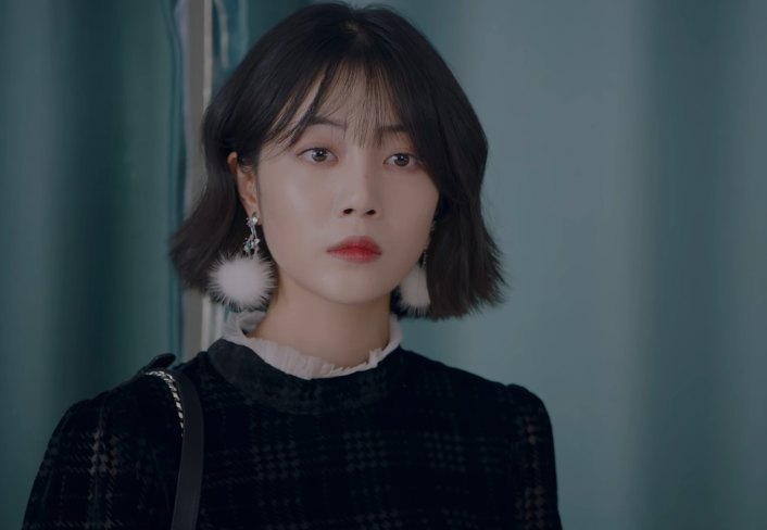 离开嘉行三年李溪芮新剧造型不错依然很腿精