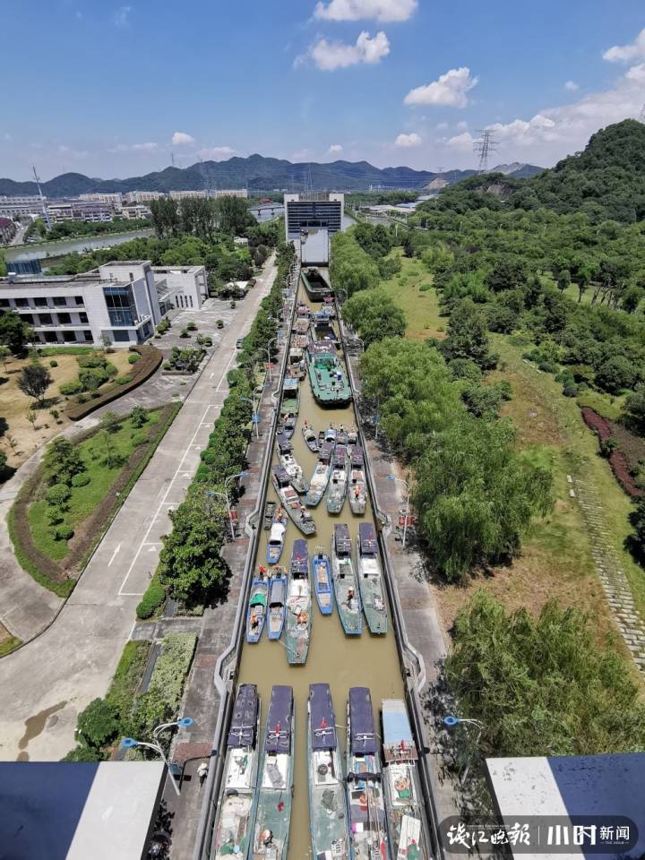 停闸100余小时杭州三堡船闸新坝船闸恢复通航