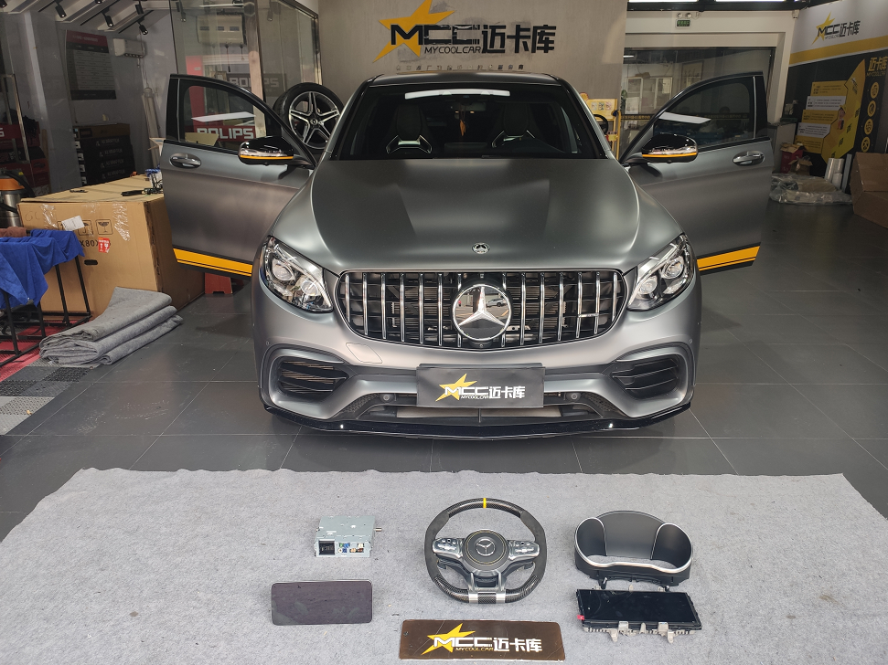 奔驰GLC63老款改新款AMG方向盘，碳纤维翻毛皮更加顺手自如