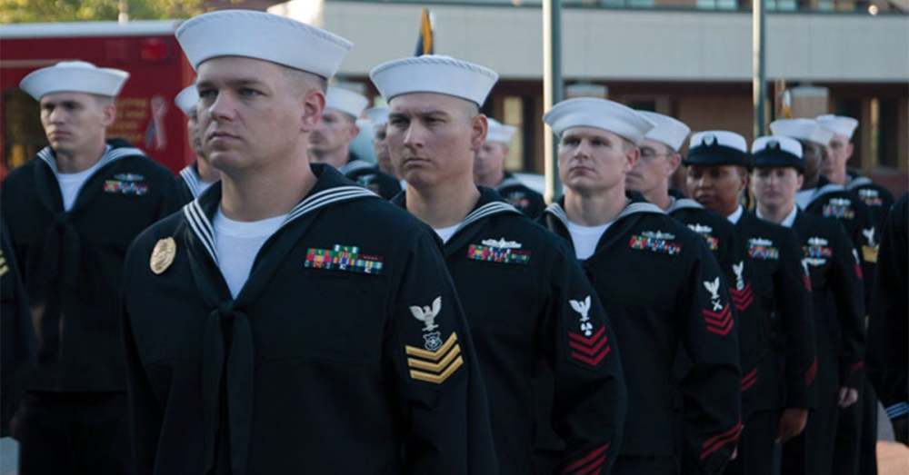 美国海军新冠阳性病例激增两名水兵死于新冠并发症