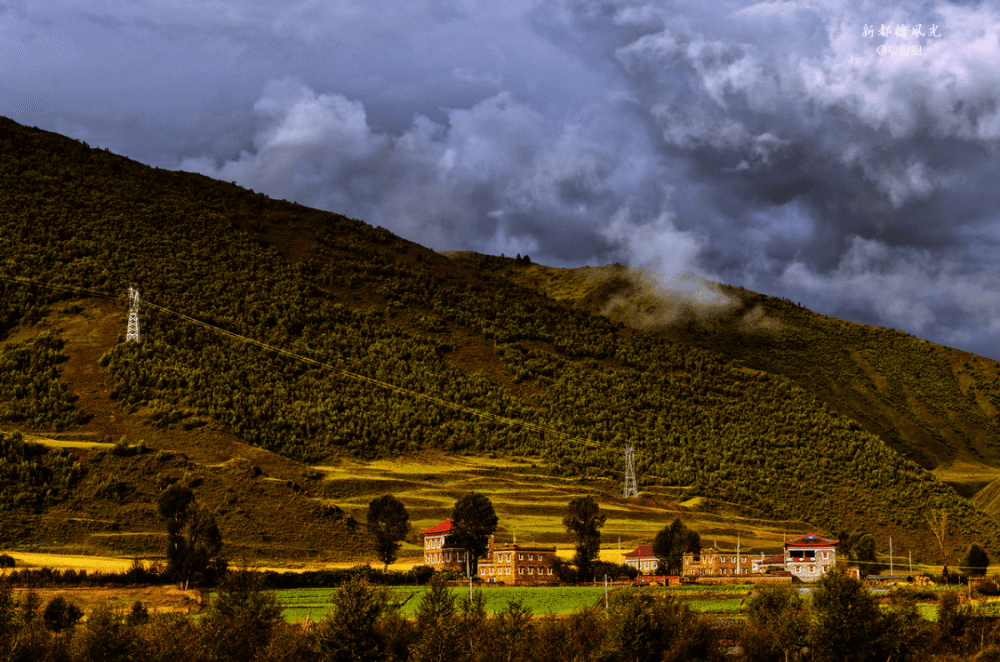 雅江县所处的高原地带,还有很多美不胜收的景色,赋有神话般色彩在108
