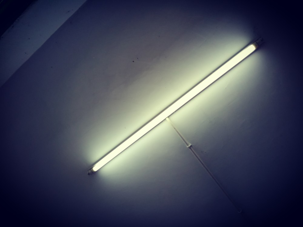 摸黑7个夜晚,电灯终于亮了