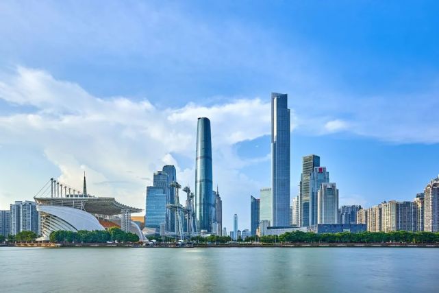 有这么唯一一位主楼长得完全不一样的双子塔——广州珠江新城的双子塔