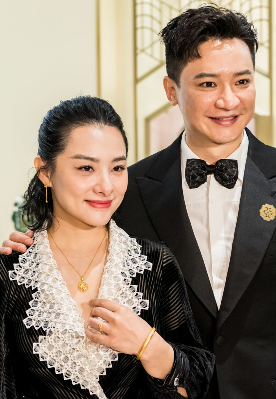 "体操女王"刘璇气质真好,会穿搭真挺不一样,和老公王弢真恩爱