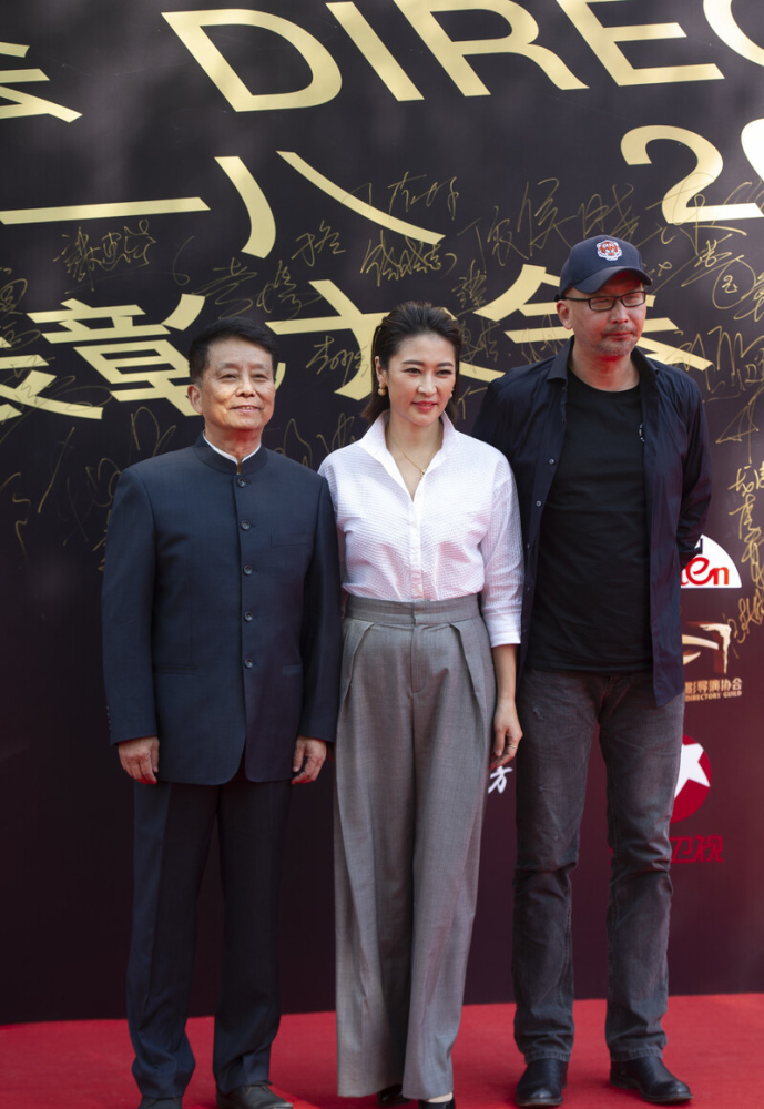 管虎和梁静真挺搭,日常穿搭和参加活动魅力不同,都洋溢着幸福