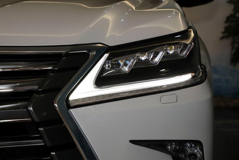 雷克萨斯LX570被炒到300多万，涨价近1倍，究竟值不值？