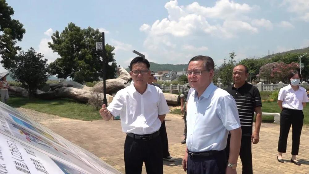 韶关市委常委秘书长颜玉明率队到新丰调研企业经营和乡村振兴工作