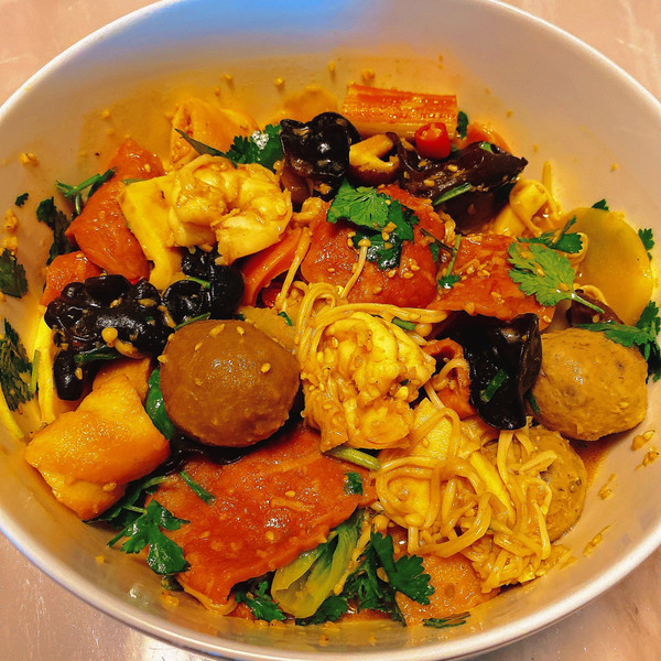 小姐姐教你做麻辣拌,香辣过瘾超解馋,比麻辣烫还好吃_腾讯新闻