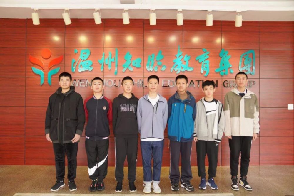 黄子儒同学高中就读于乐清知临中学,后保送清华大学计算机类专业.