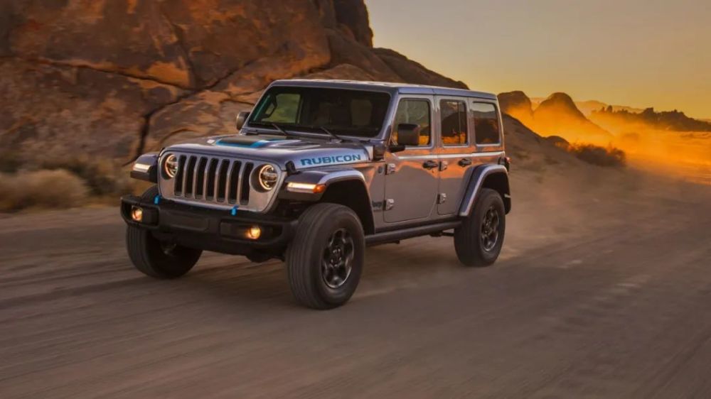 硬派越野向新能源低头？Jeep牧马人4xe正式上市