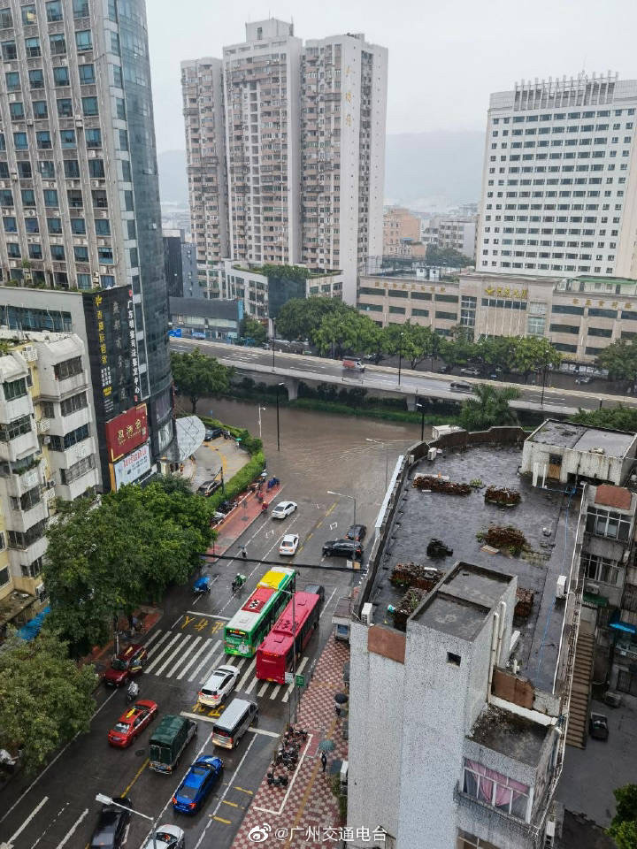 注意燕岭路粤垦路口有水浸