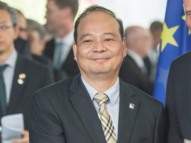 暴涨1400亿，曾毓群的新赌局