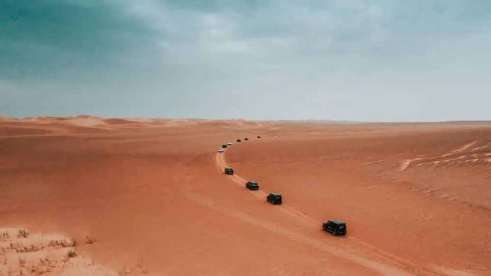 横穿戈壁大峡谷，开大G在敦煌追日落