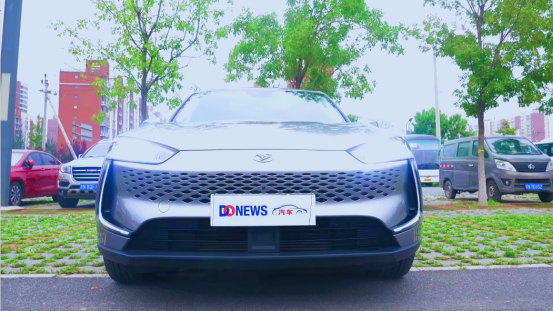 赛力斯SF5凭什么成了华为的“亲儿子”？