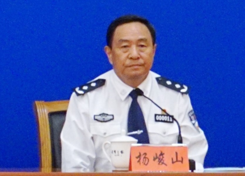 内蒙古自治区公安厅环食药侦总队负责人,一级警务专员杨峻山向记者