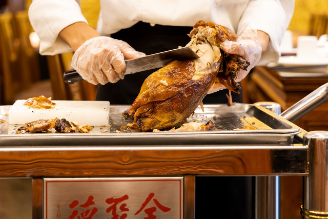 中国美食北京全聚德挂炉烤鸭