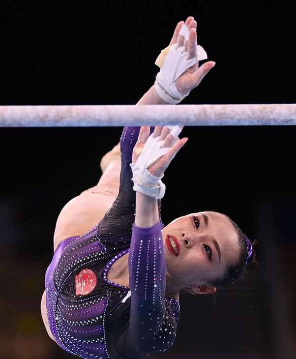 奥运赛场三次摔落网友仍称她是体操国民女神这瞬间美爆了