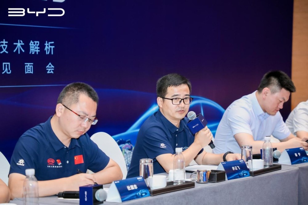 “e汽车”比亚迪DM-i超级混动：现阶段新能源市场的最好良药