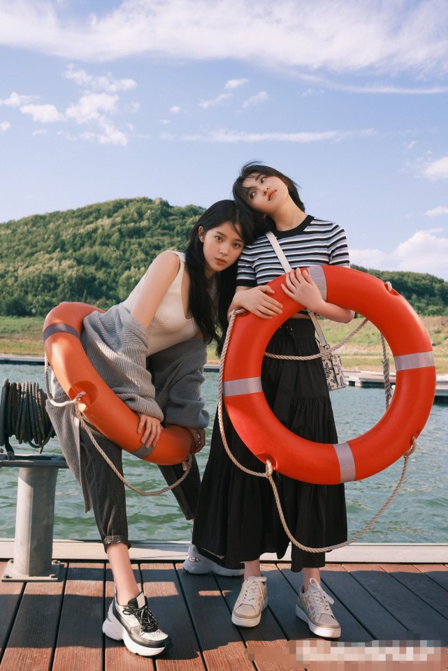 欧阳娜娜张子枫拍姐妹大片互相依偎太养眼了
