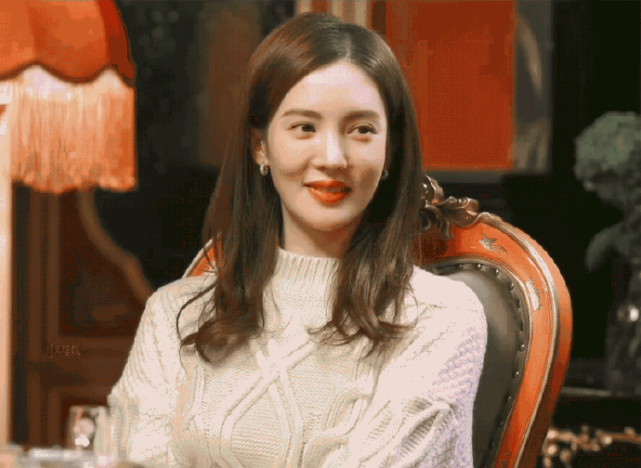 这部剧的导演是冯小刚,主演有王珞丹,金晨,蓝盈莹,韩庚,王阳,朱雨辰