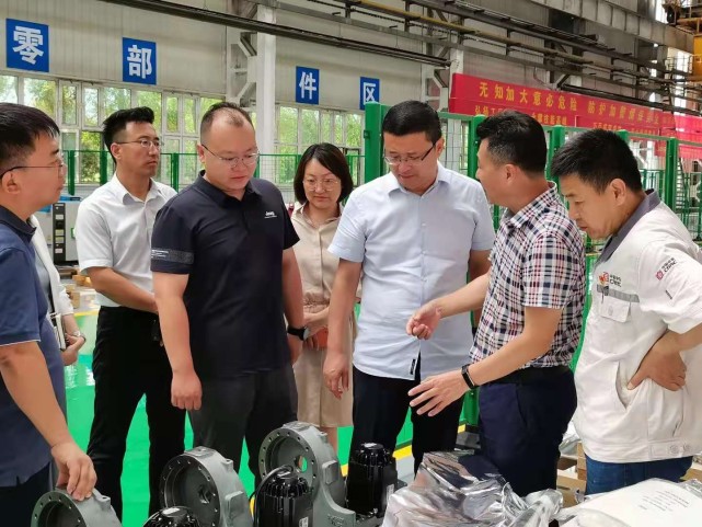 万柏林区委常委,副区长陈俊峰调研督导工业产业发展情况