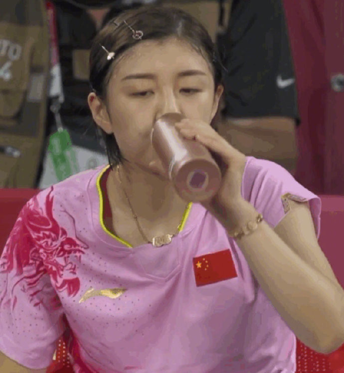 女单决赛氛围太轻松陈梦吃香蕉孙颖莎换衣服刘国梁李隼热聊