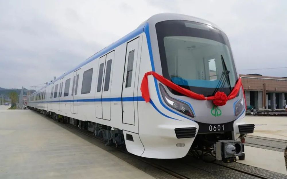 福州第4条地铁列车亮相6号线长乐段多站点实景曝光