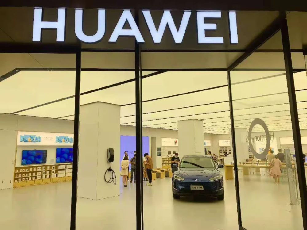 不仅靠华为引流，赛力斯智选SF5让我意外了