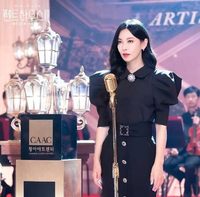 顶楼3新剧照千书真礼服一换艳压全程露娜恩星显老气