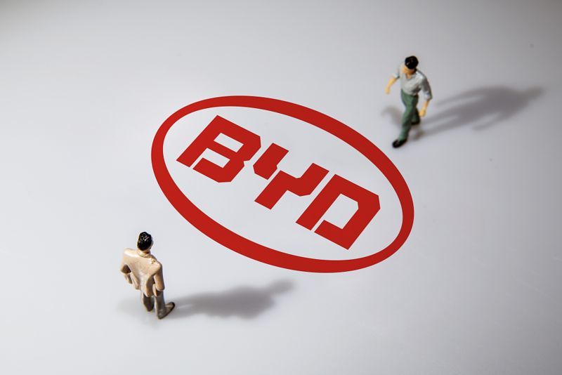 三度折冠！比亚迪再赢西班牙20台纯电动巴士订单