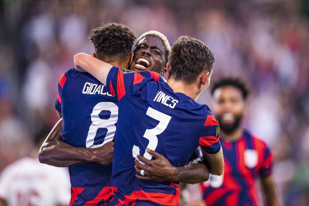 1-0,5连胜!美国足球神奇一战:86分钟绝杀,3万人狂欢如夺冠