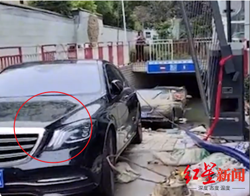 郑州一奔驰车堵地库出口致多车被淹！后车车主着手起诉