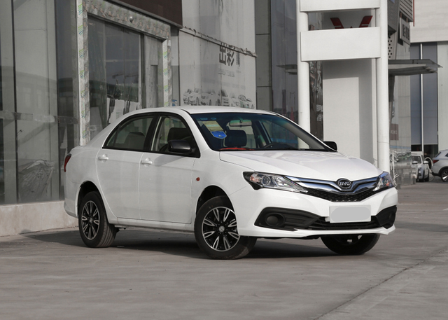 老婆给5万让买现代瑞纳，我却选择这几款，省油省心家用代步车