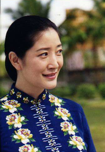 著名女演员王亚军 41岁放弃剖腹产 与丈夫相爱相杀 腾讯新闻