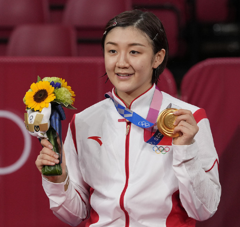 陈梦夺冠金牌,黄晓明baby为表妹祝贺,圈内多位明星也发文庆祝