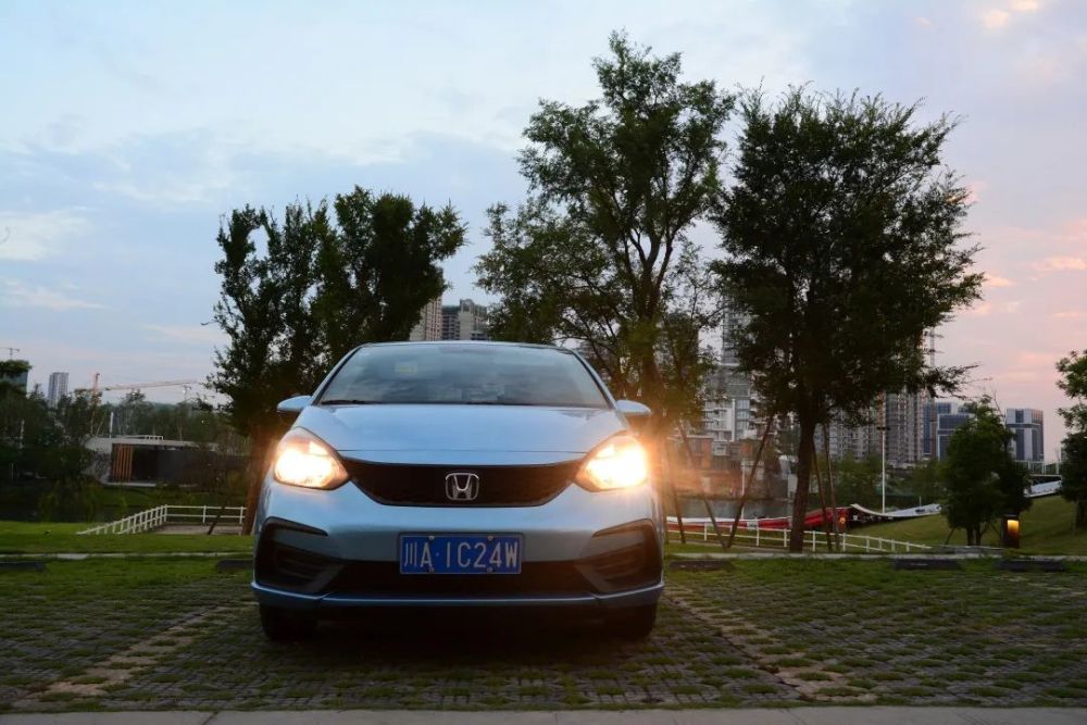 四代飞度改装实录：方向盘、定速巡航和车机先改谁更划算？