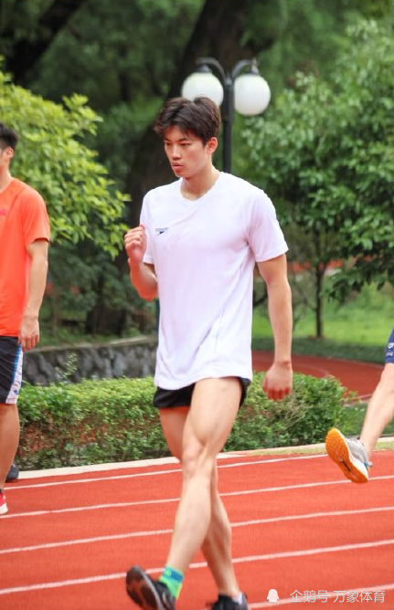 长得太帅汪顺夺冠后火了女粉丝高喊老公网友你可以出道了