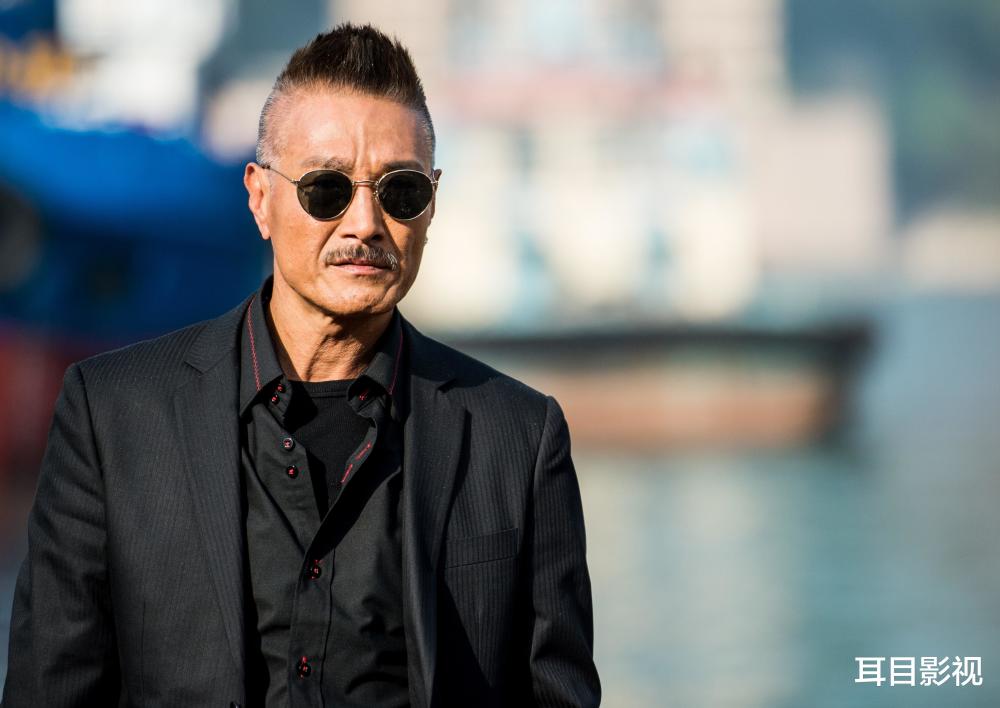 大了,这位腿王也只踢了一脚,拿的完全是林国斌在《导火线》之中的剧本