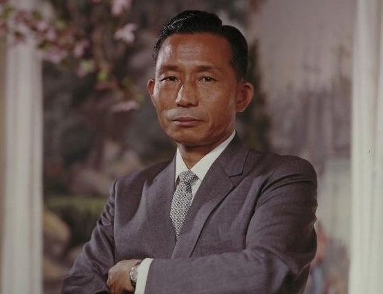 铁腕暴君朴正熙日本将军当韩国总统亲手养出财阀祸害国家