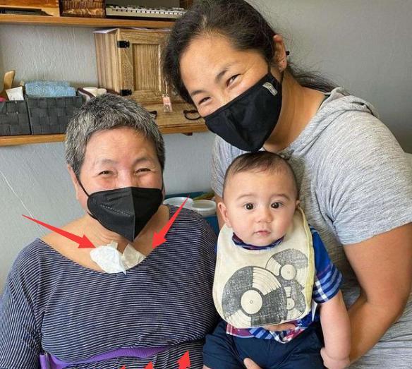 在疫情前,郑佩佩女儿出嫁,当时不少港星都去参加婚礼,而郑佩佩当天还