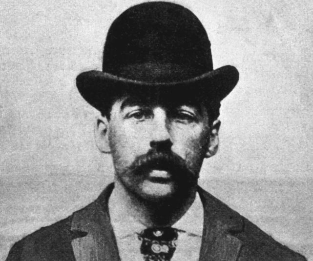 福尔摩斯福尔摩斯(也译作霍姆斯)是美国史上第一位连环杀手,说他是最